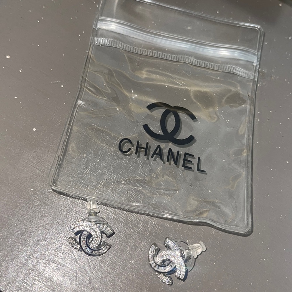 Brand new stud earrings ! Never worn